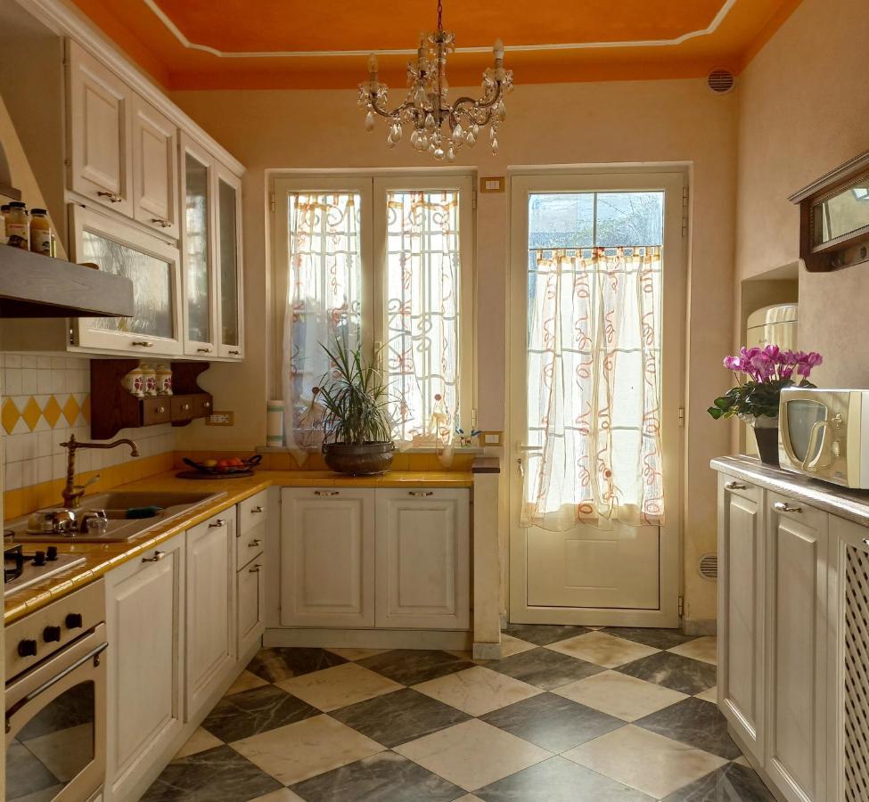 Villino San Martino 350M Dal Mare With Covered Parking فياريجيو المظهر الخارجي الصورة